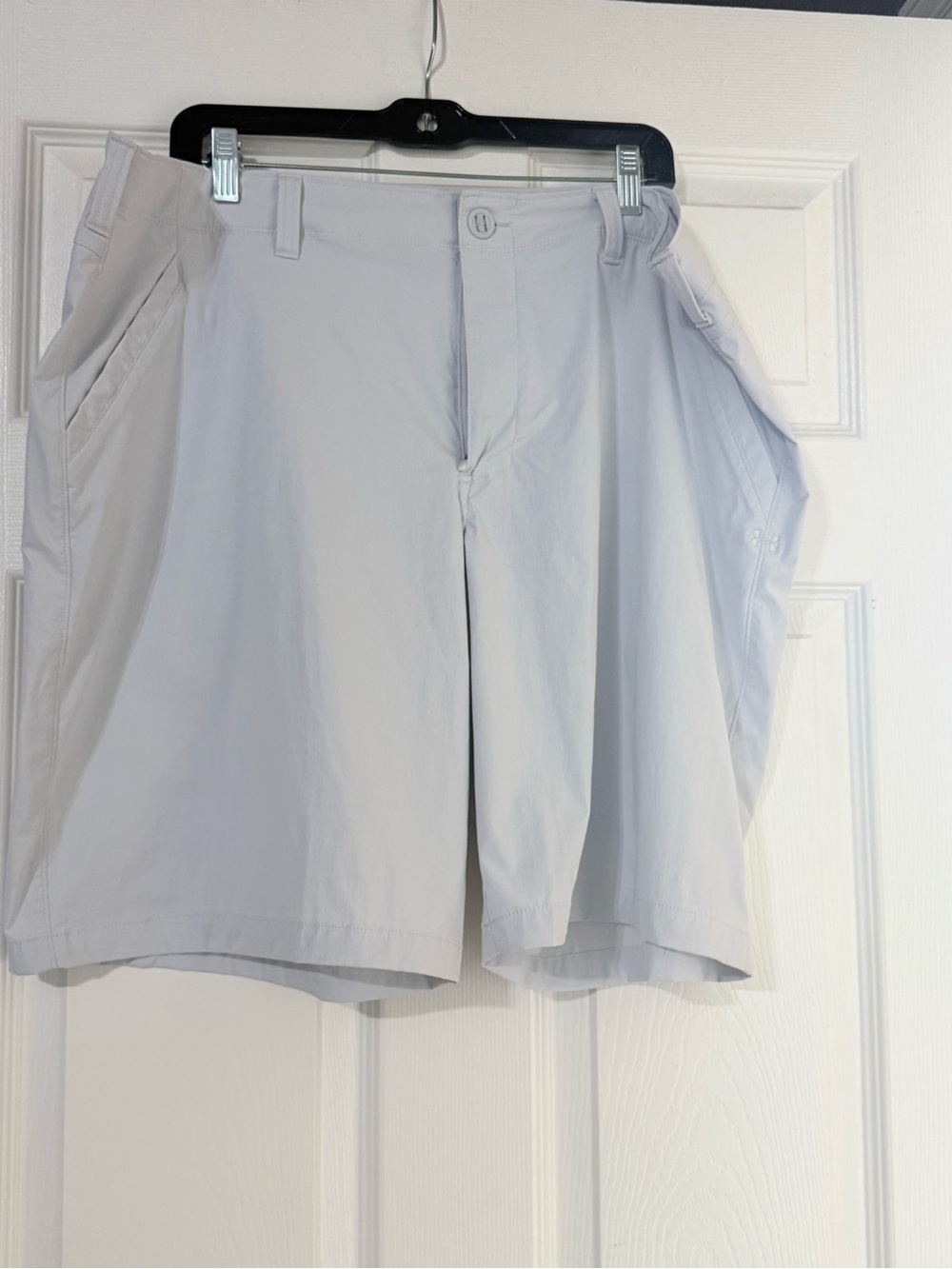 Under Armour Men's Light Gray Athletic Golf Shorts